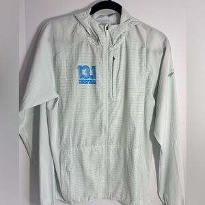 Brooks Canopy packable running jacket in a light color Sz Small